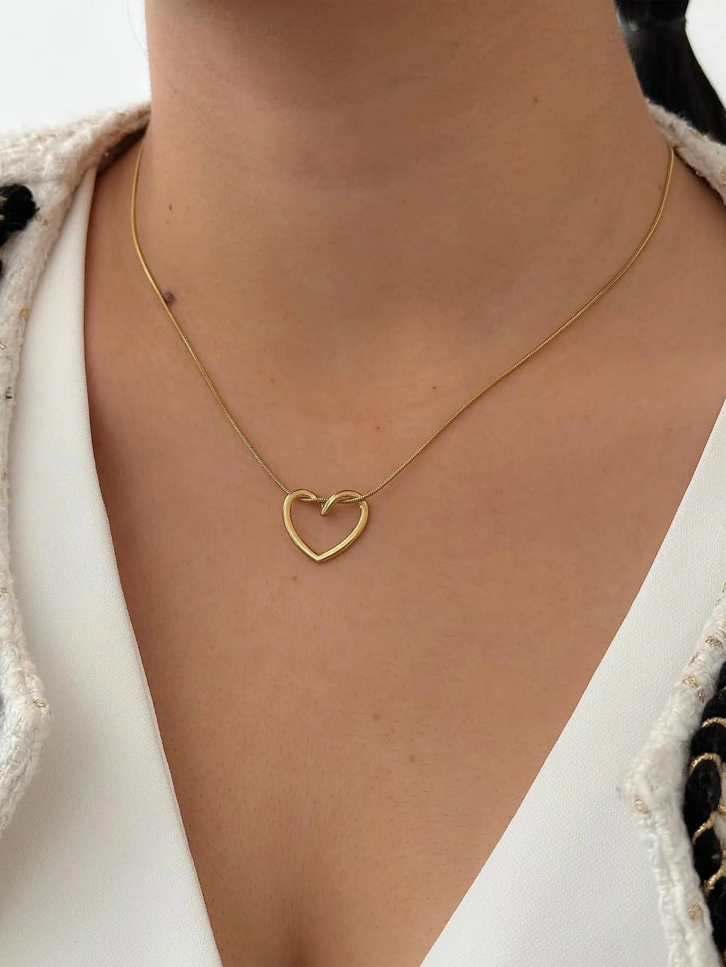 Hollow Hreat Love Necklace Women's Simple Design Pendant Collarbone Chain