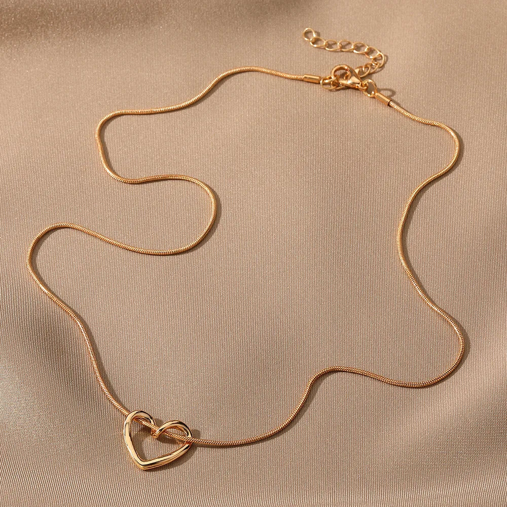 Hollow Hreat Love Necklace Women's Simple Design Pendant Collarbone Chain